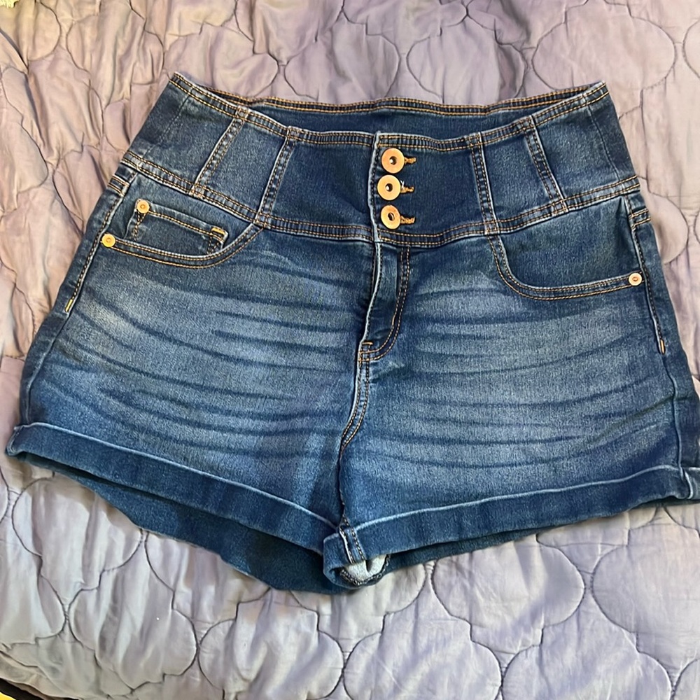⭐️No boundaries Jean shorts Medium Wash